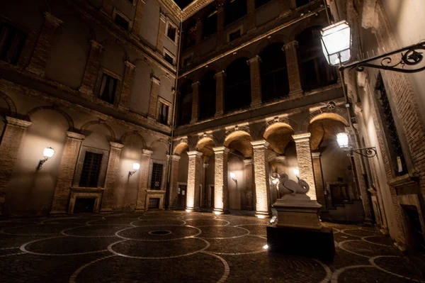 Terni Włochy Październik 2021 Wnętrze Atrium Miasta Terni Nocy — Zdjęcie stockowe