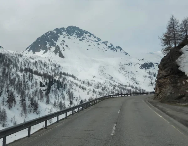 Śnieżny Krajobraz Gór Valtellina Słoneczny Dzień — Zdjęcie stockowe