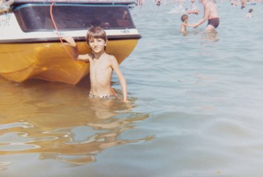 rimini, İtalya 15 Haziran 1970: 70 'lerde denizde bir çocuğun portresi