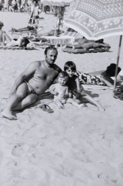 rimini, İtalya 15 Haziran 1960: 60 'larda denizde bir adamın portresi