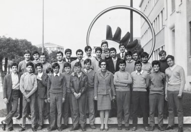Terni, İtalya 10 Mayıs 1960: 60 'ların okul sınıfının grup fotoğrafı