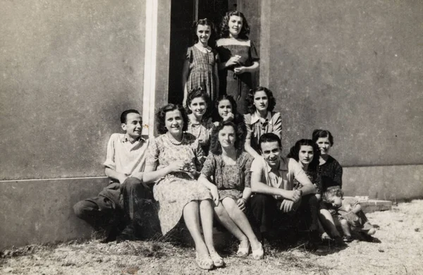 1940年10月15日イタリアのテルニ 40年代の家族の肖像画 — ストック写真