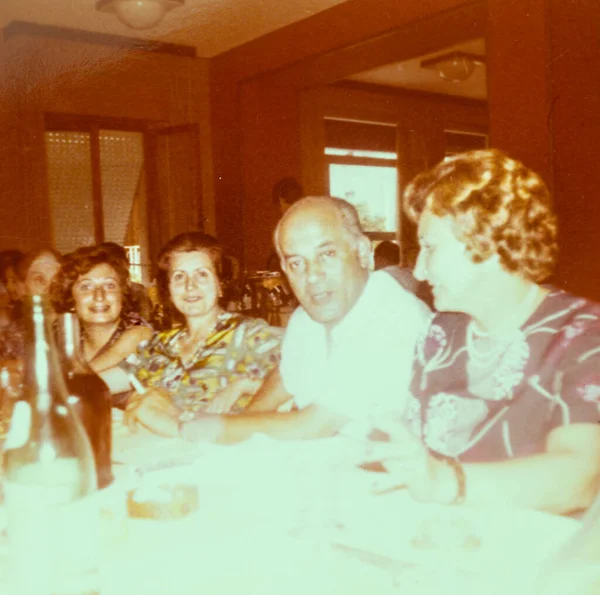 1970年6月15日アメリカオハイオ州70年代の家族の肖像画 — ストック写真