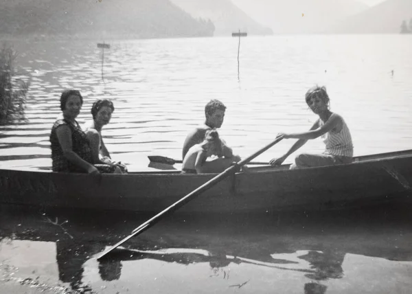 Piediluco Italy June10 1960 People Lake 70S Boat — Stock Photo, Image
