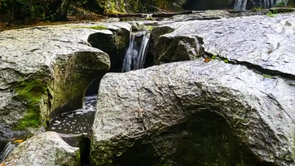 苏打水在苏拉诺奇亚的瀑布 — 图库视频影像
