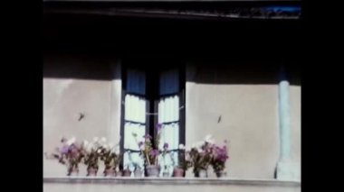 Lucerna, İsviçre 15 Mart 1960: Lucerne 'de çiçekli balkon