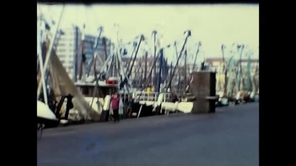 Lucerna Suíça Março 1960 Turistas Passeando Longo Cais Uma Cidade — Vídeo de Stock
