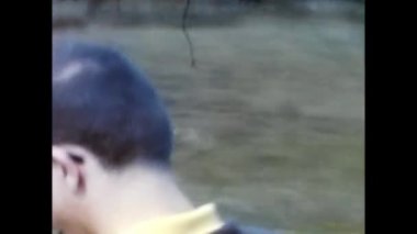 Lucerne, İsviçre 16 Mart 1965: Lucerne İsviçreli adam 1965 'lerde tarımda yürüyordu.