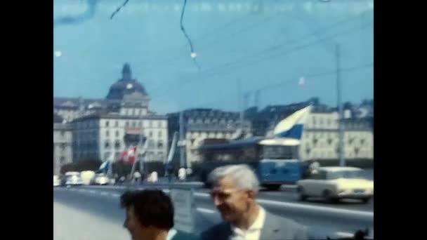 Luzern Sveits Mars 1965 Luzern Sveits Skyter Mennesker Byer 1960 – stockvideo