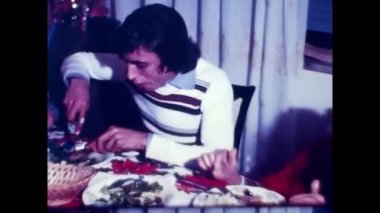 Palermo, İtalya 25 Aralık 1960: 60 'lardan bir Sicilyalı ailenin Noel yemeği