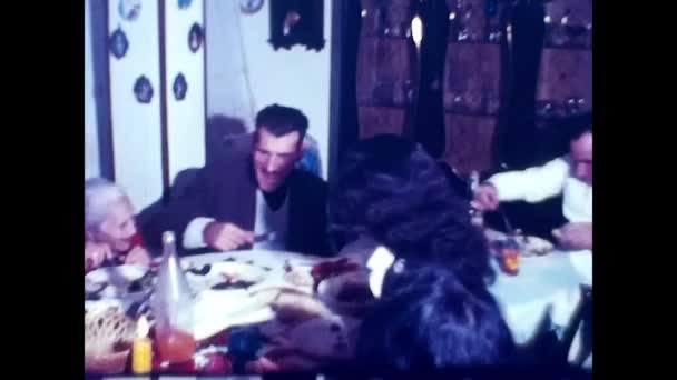 Palerme Italie Décembre 1960 Déjeuner Noël Une Famille Sicilienne Des — Video