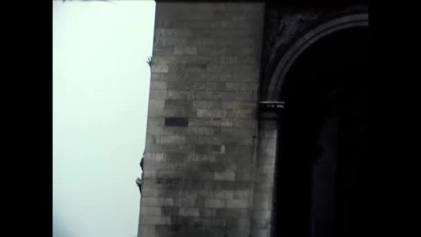 1960年4月20日 法国巴黎 60年代巴黎的胜利拱门 — 图库视频影像