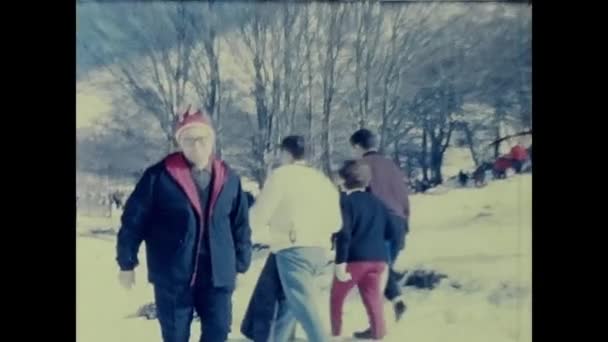 Lugani Suíça Dezembro 1960 Família Férias Lugano Com Neve Dos — Vídeo de Stock