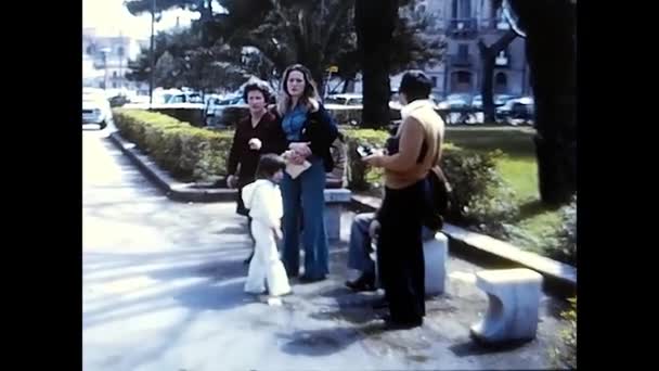 Palermo Italië Maart 1965 Kinderen Spelen Piazza Onafhankelijkheid Palermo Uit — Stockvideo