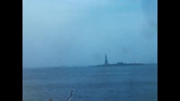 New York Giugno 1960 Paesaggio Lontano Della Statua Della Libertà — Video Stock