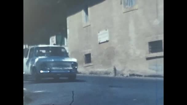 Cascia Perugia April 1960 Vintage Bilfiat 850 Passerar Genom Cascia — Stockvideo