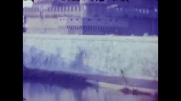 Рим Италия Мая 1981 Года Мост Понте Сент Анджело Сторону — стоковое видео