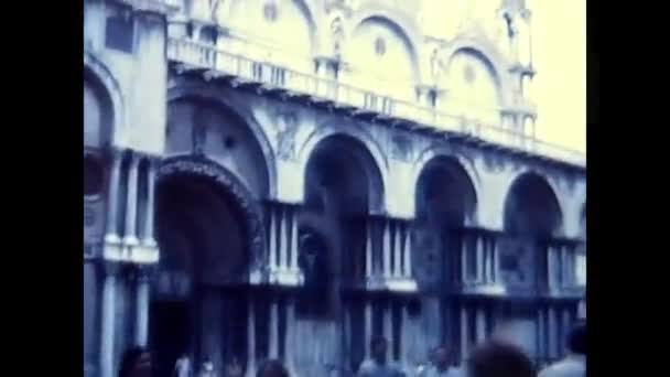 ヴェネツィア イタリア1970年6月12日 ドージェ宮殿 ヴェネツィア イタリア 中庭のアーチ — ストック動画
