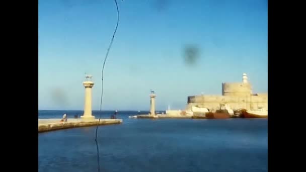 Rhodes Mısır Haziran 1979 Lerden Kalma Dalış Kulesiyle Rhodes Plajı — Stok video