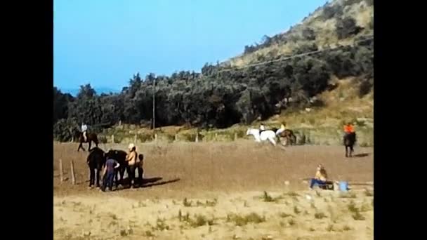 Argentario Toscana Junho 1970 Pessoas Cavalo Campo Argentário Década 1970 — Vídeo de Stock