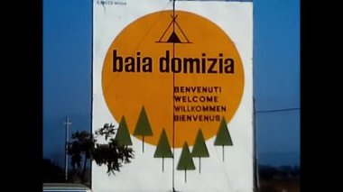 Argentario, Toskana 28 Haziran 1970: 1970 'lerde Arjantario' daki Baia Domizia kamp alanının dışında imzala