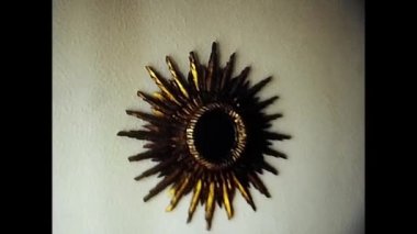 Estepona, İspanya 18 Haziran 1970: 70 'lerden sarkan güneş şeklinde ayna