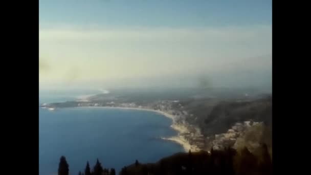 Taormina Italia Iunie 1970 Vedere Dimineață Însorită Orașului Taormina Vulcanului — Videoclip de stoc