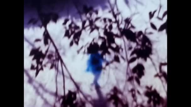 Палермо Италия Апреля 1960 Дети Парке Развлечений Маске Карнавала — стоковое видео