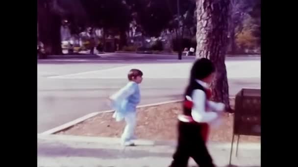 Palermo Italia Abril 1960 Niños Parque Con Parque Atracciones Enmascarado — Vídeos de Stock