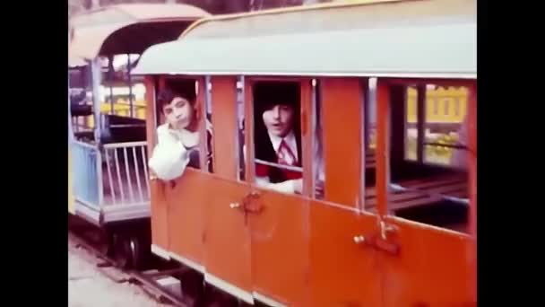 Palerme Italie Avril 1960 Enfants Dans Parc Train Dans Les — Video