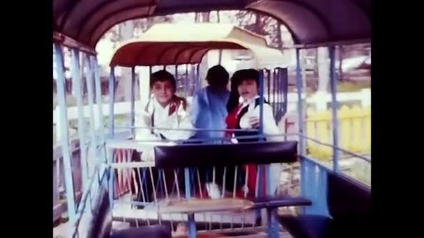 Palerme Italie Avril 1960 Enfants Dans Parc Train Dans Les — Video