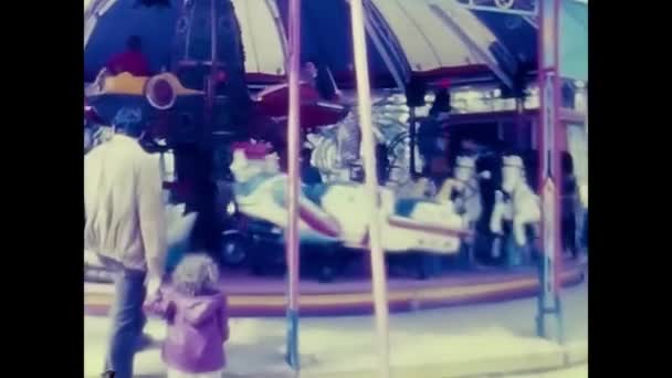 Palermo Aprile 1960 Famiglie Con Bambini Luna Park Sulle Giostre — Video Stock