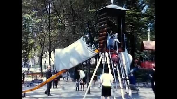 Palermo Maggio 1960 Bambini Parco Giochi Negli Anni — Video Stock