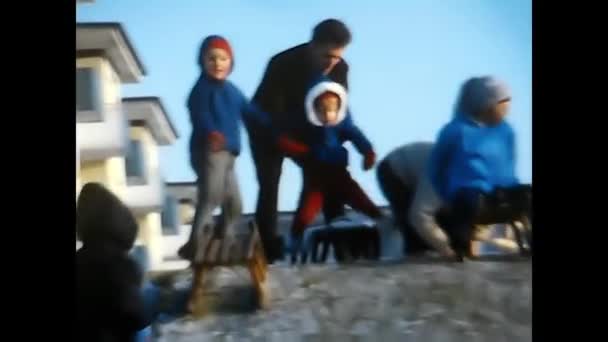 Палермо Италия Декабря 1960 Люди Снежных Санях 1960 — стоковое видео