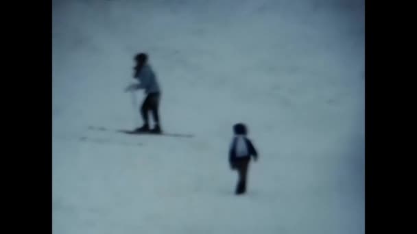 Παλέρμο Ιταλία Δεκεμβρίου 1960 Άνθρωποι Κάνουν Σκι Στη Δεκαετία Του — Αρχείο Βίντεο