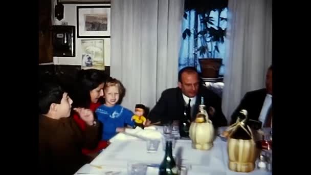 Palermo Itália Maio 1960 Pessoas Mesa Durante Almoço Dos Anos — Vídeo de Stock