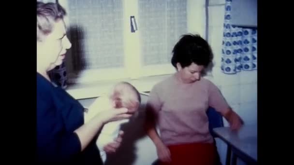 Palermo Italia Mayo 1960 Mujeres Con Bebés Recién Nacidos — Vídeos de Stock