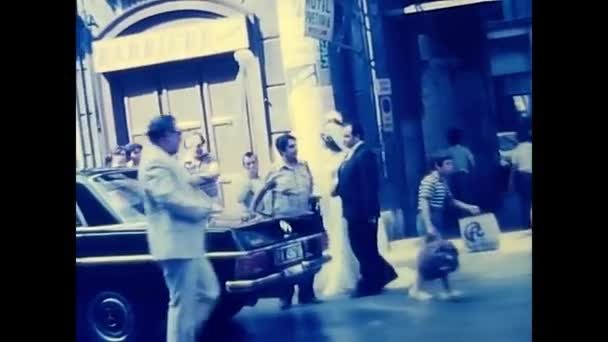 Palermo Itália Marcha 1960 Noiva Sai Casa Entra Carro Com — Vídeo de Stock