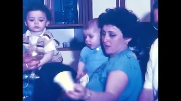 Палермо Апреля 1960 Года Члены Семьи Отмечают День Рождения Летней — стоковое видео