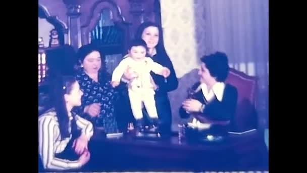 Palermo Talya Nisan 1960 Ların Stüdyosunda Çocuklu Kadınlar — Stok video