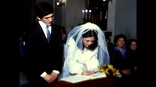 Palermo Italy November 1980 Äktenskapshandling Undertecknad Makar Och Vittnen Talet — Stockvideo