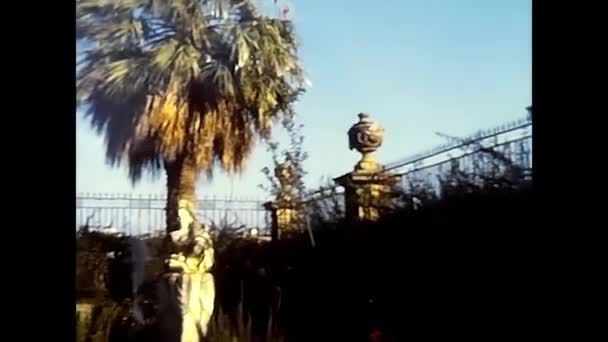 Palermo Italia Noviembre 1980 Pareja Casada Parque Los Años — Vídeo de stock