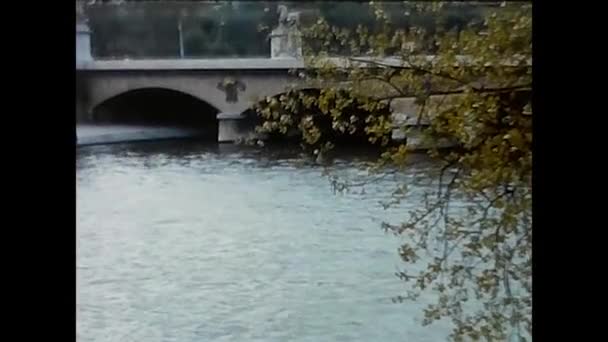 París Francia Marzo 1960 Puente Con Río París — Vídeos de Stock