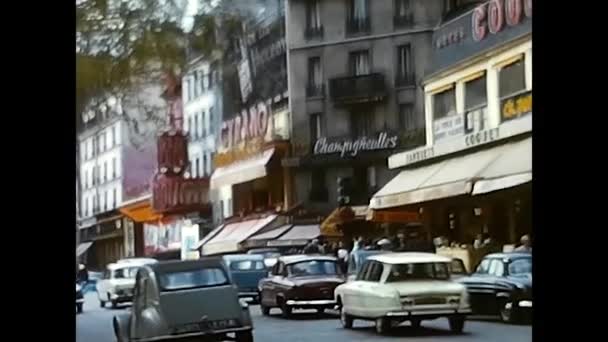 Paris Frankrike Mars 1960 Historiskt Gatuliv Och Trafikparis — Stockvideo