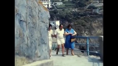Liguria, İtalya 17 Ağustos 1980: turistler 1980 'lerde Liguria' daki 5 ülkenin köylerini ziyaret ettiler
