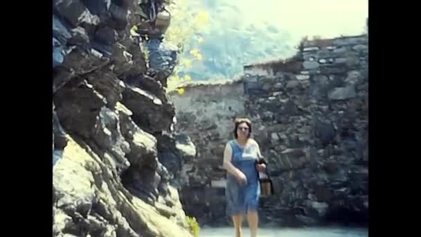 Ligurie Itálie Srpna 1980 Turisté Navštíví Vesnice Zemí Ligurii Letech — Stock video