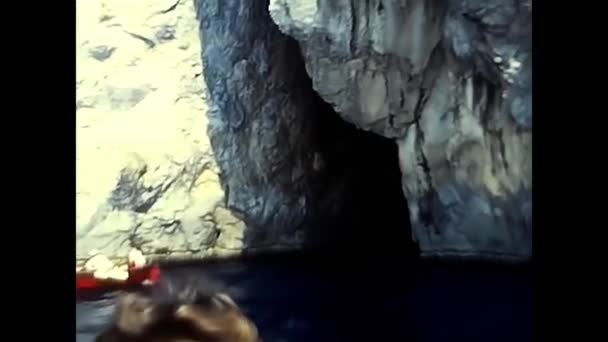 Liguria Italia Agosto 1980 Cuevas Para Visitar Barco Terreno Los — Vídeos de Stock