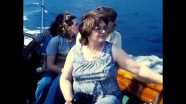 Liguria Agosto 1980 Turisti Barca Mare Nelle Terre Degli Anni — Video Stock