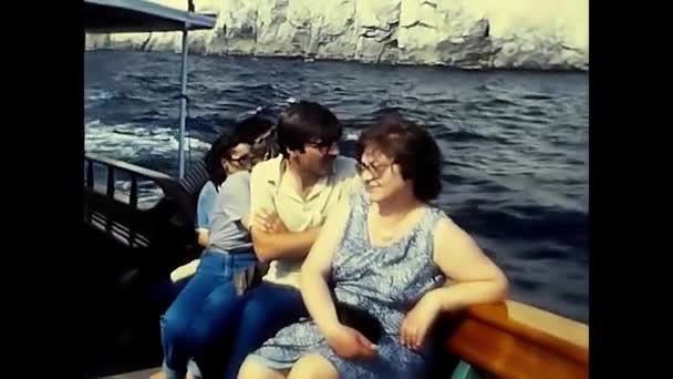 Liguria Italia Agosto 1980 Turistas Barco Mar Terreno Los Años — Vídeo de stock