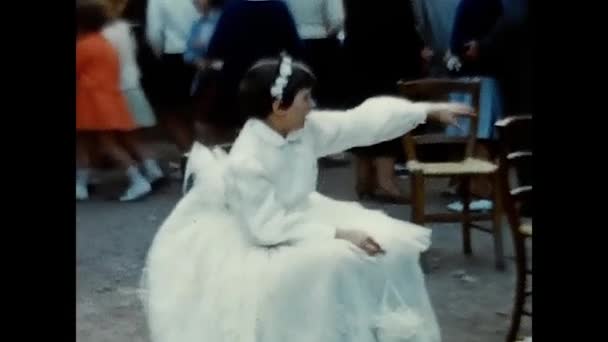 Palermo Marzec 1950 Dziewczynka Białej Sukni Uroczystość Komunii Latach — Wideo stockowe